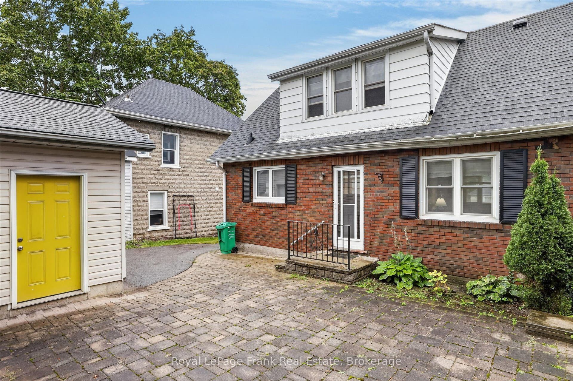 174 Sophia Street, Peterborough, Peterborough ON K9H 1E5