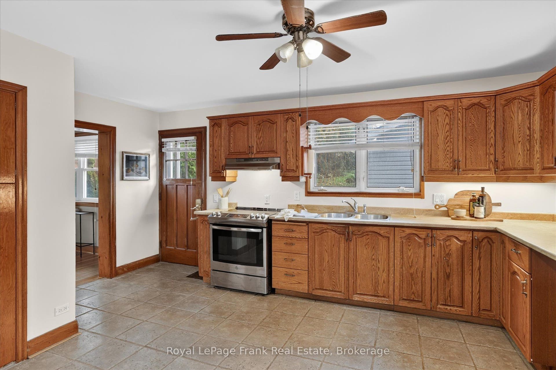 174 Sophia Street, Peterborough, Peterborough ON K9H 1E5