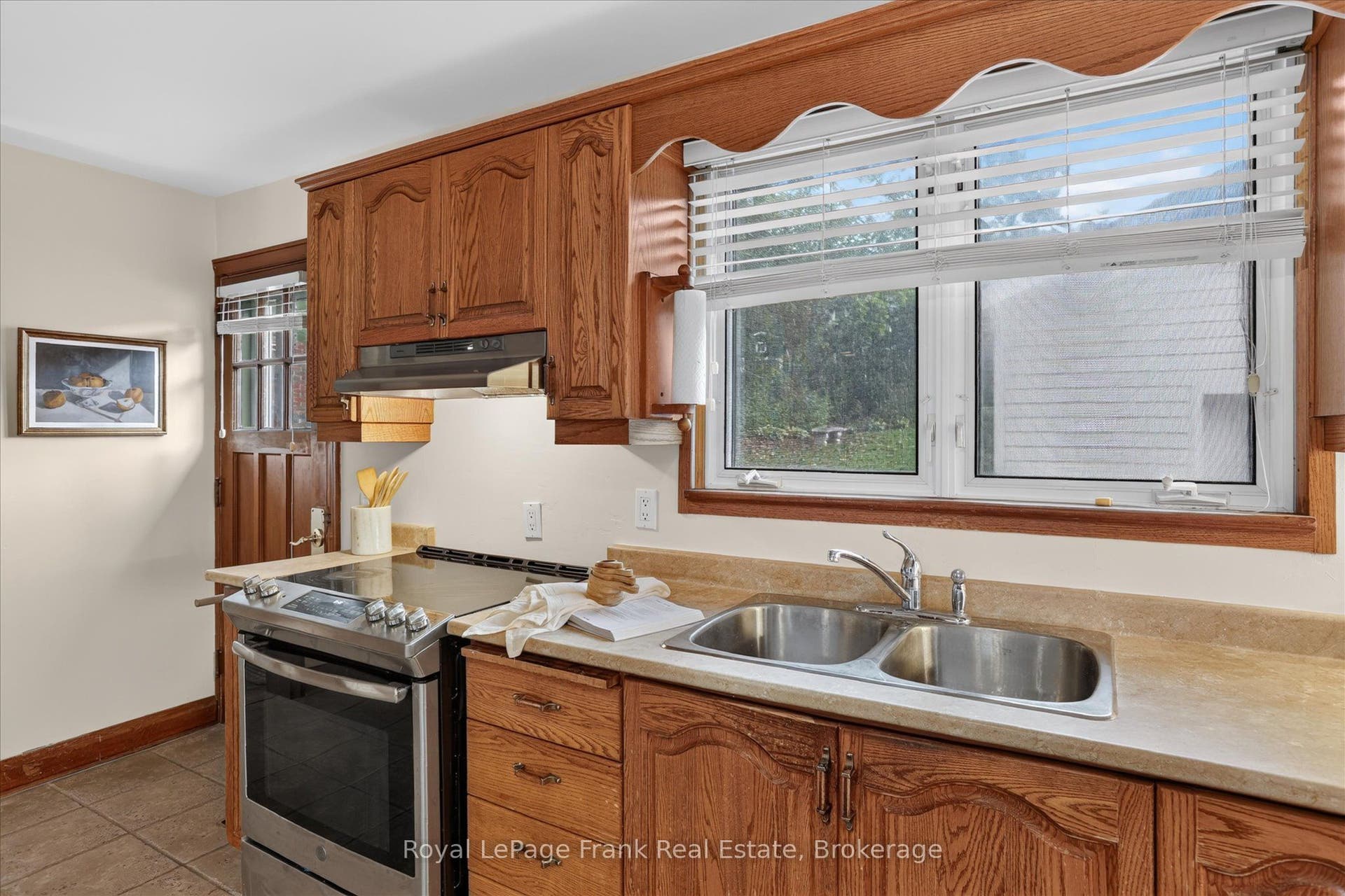 174 Sophia Street, Peterborough, Peterborough ON K9H 1E5