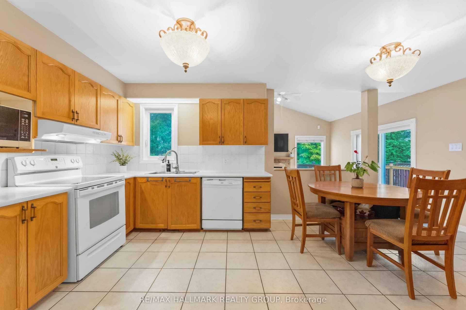 2053 ROLLING BROOK Drive, Orleans - Convent Glen And Area, Ottawa ON K1W 1C9