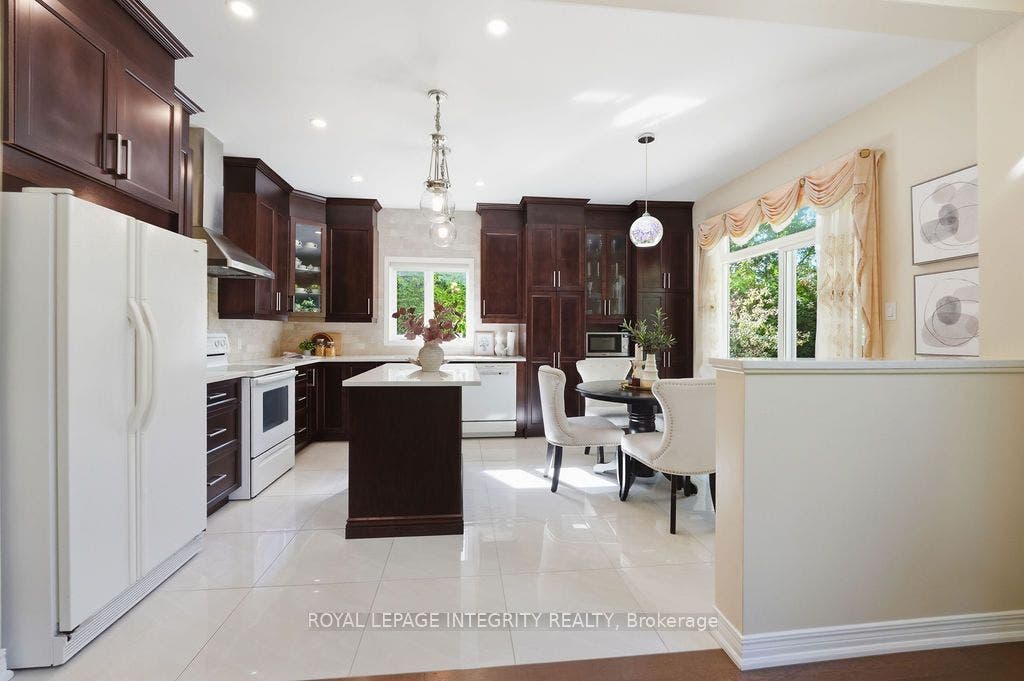 92 Maricona Way, Kanata, Ottawa ON K2T 1H3