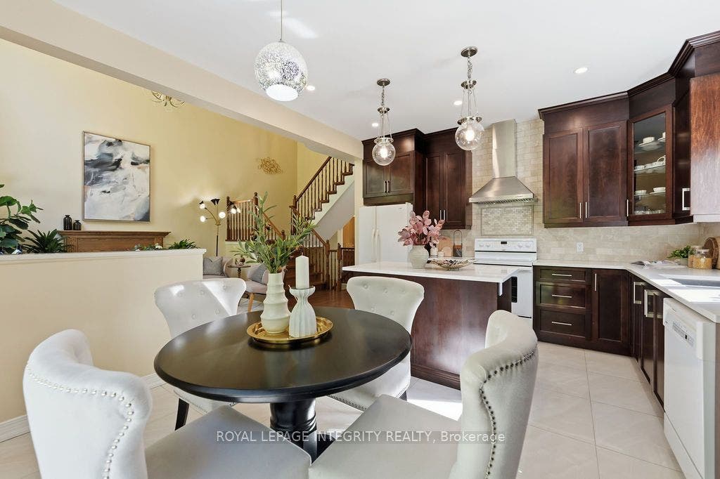 92 Maricona Way, Kanata, Ottawa ON K2T 1H3