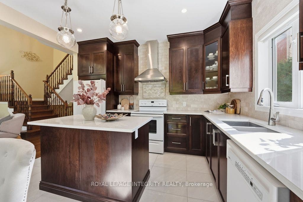 92 Maricona Way, Kanata, Ottawa ON K2T 1H3