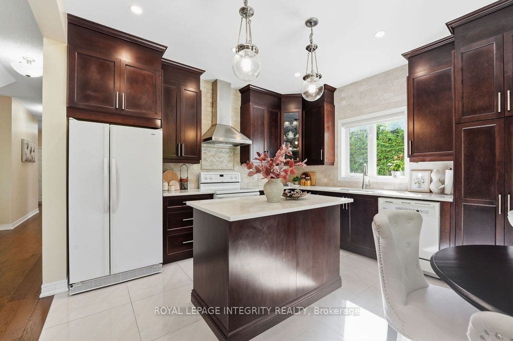 92 Maricona Way, Kanata, Ottawa ON K2T 1H3