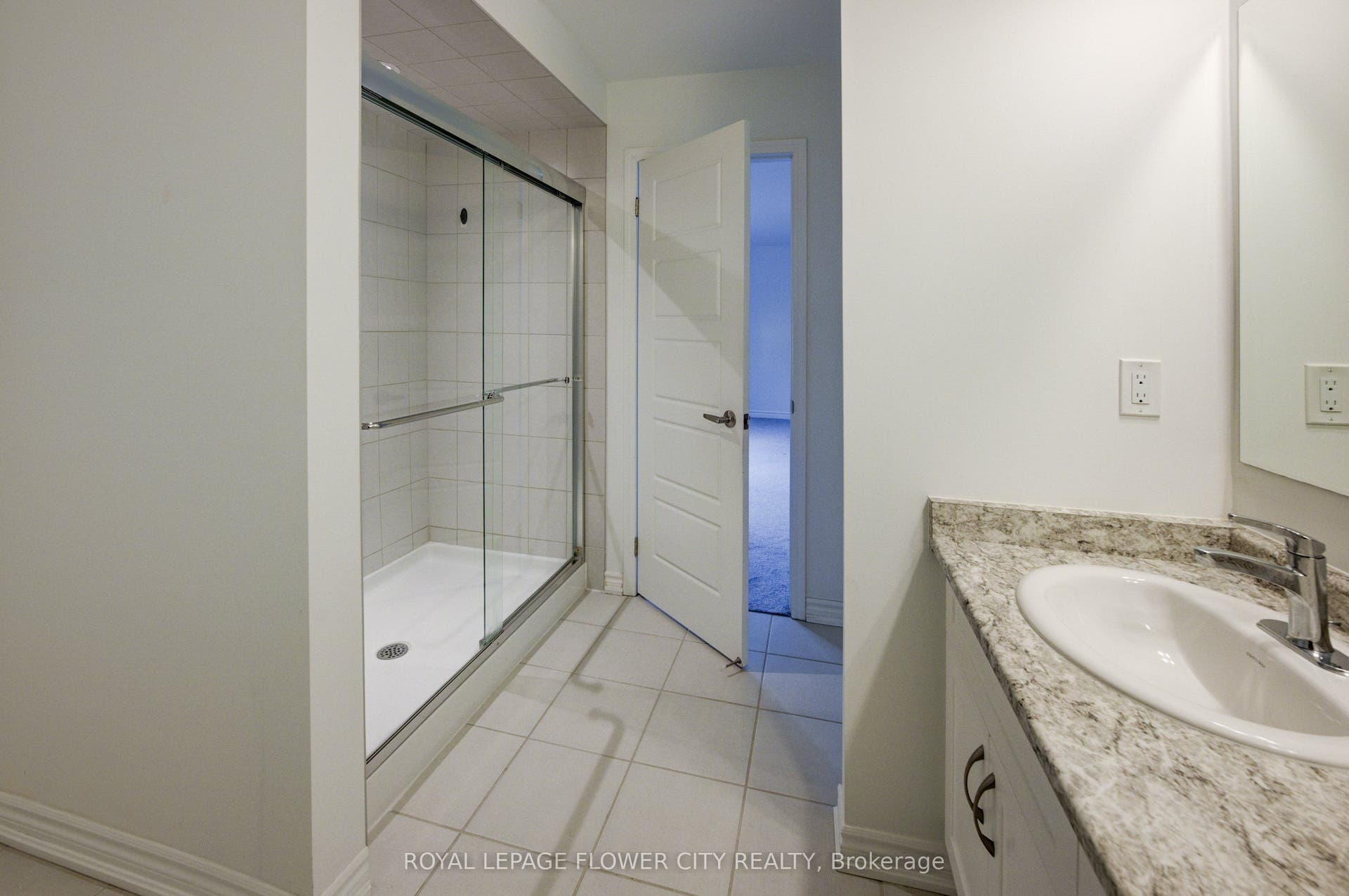 51 William Nador Street, Kitchener, Waterloo ON N2E 3X8 51 William Nador Street, Kitchener, Waterloo ON N2E 3X8