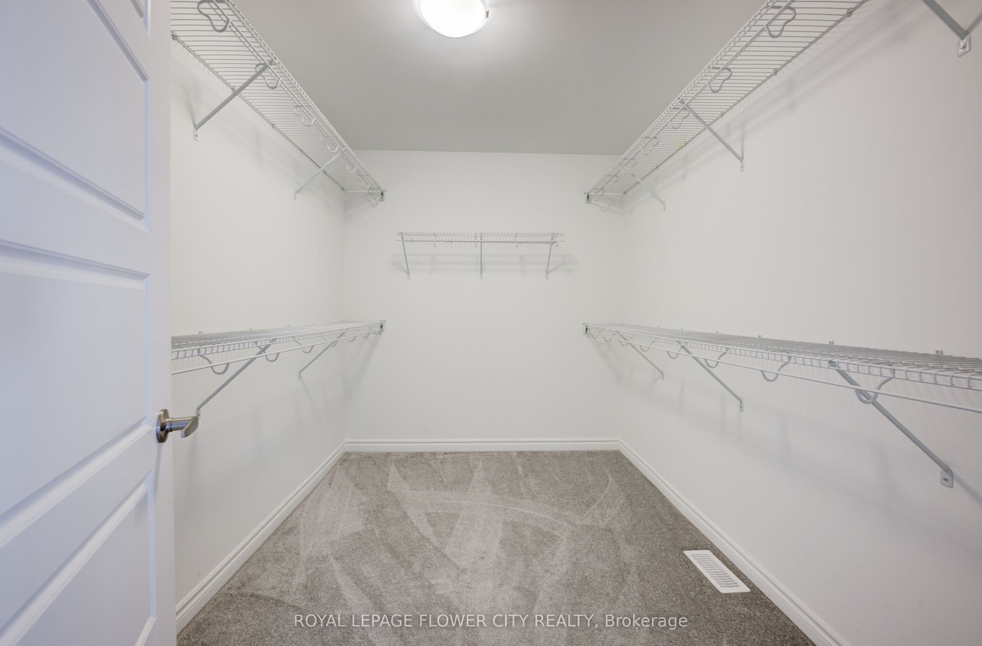 51 William Nador Street, Kitchener, Waterloo ON N2E 3X8 51 William Nador Street, Kitchener, Waterloo ON N2E 3X8
