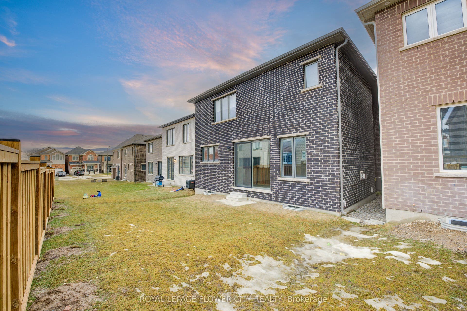 51 William Nador Street, Kitchener, Waterloo ON N2E 3X8 51 William Nador Street, Kitchener, Waterloo ON N2E 3X8