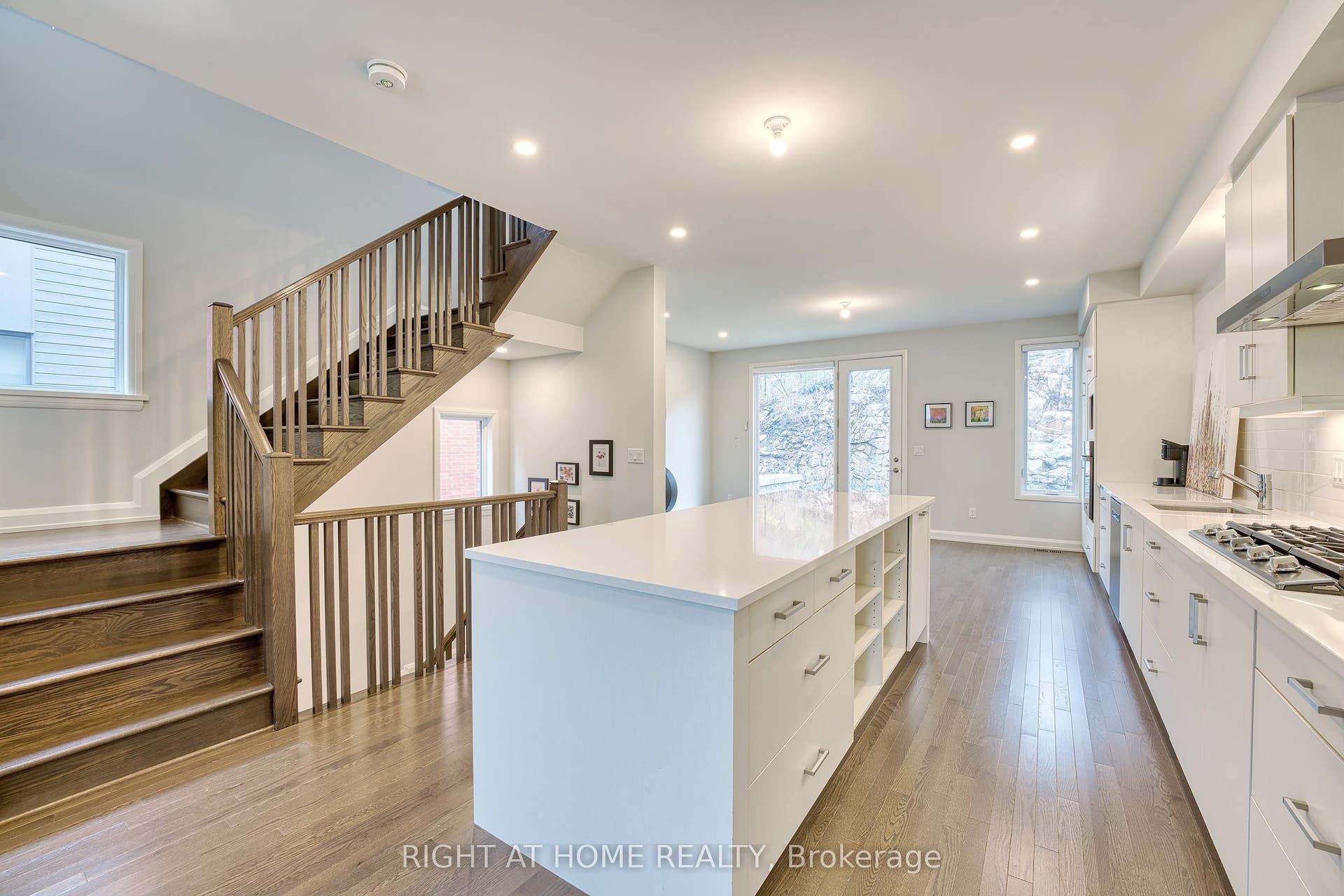 153 BOUNDSTONE Way, Kanata, Ottawa ON K2T 0M5 153 BOUNDSTONE Way, Kanata, Ottawa ON K2T 0M5