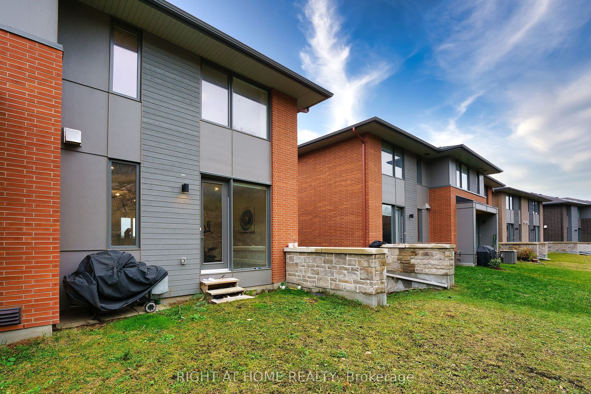 153 BOUNDSTONE Way, Kanata, Ottawa ON K2T 0M5 153 BOUNDSTONE Way, Kanata, Ottawa ON K2T 0M5
