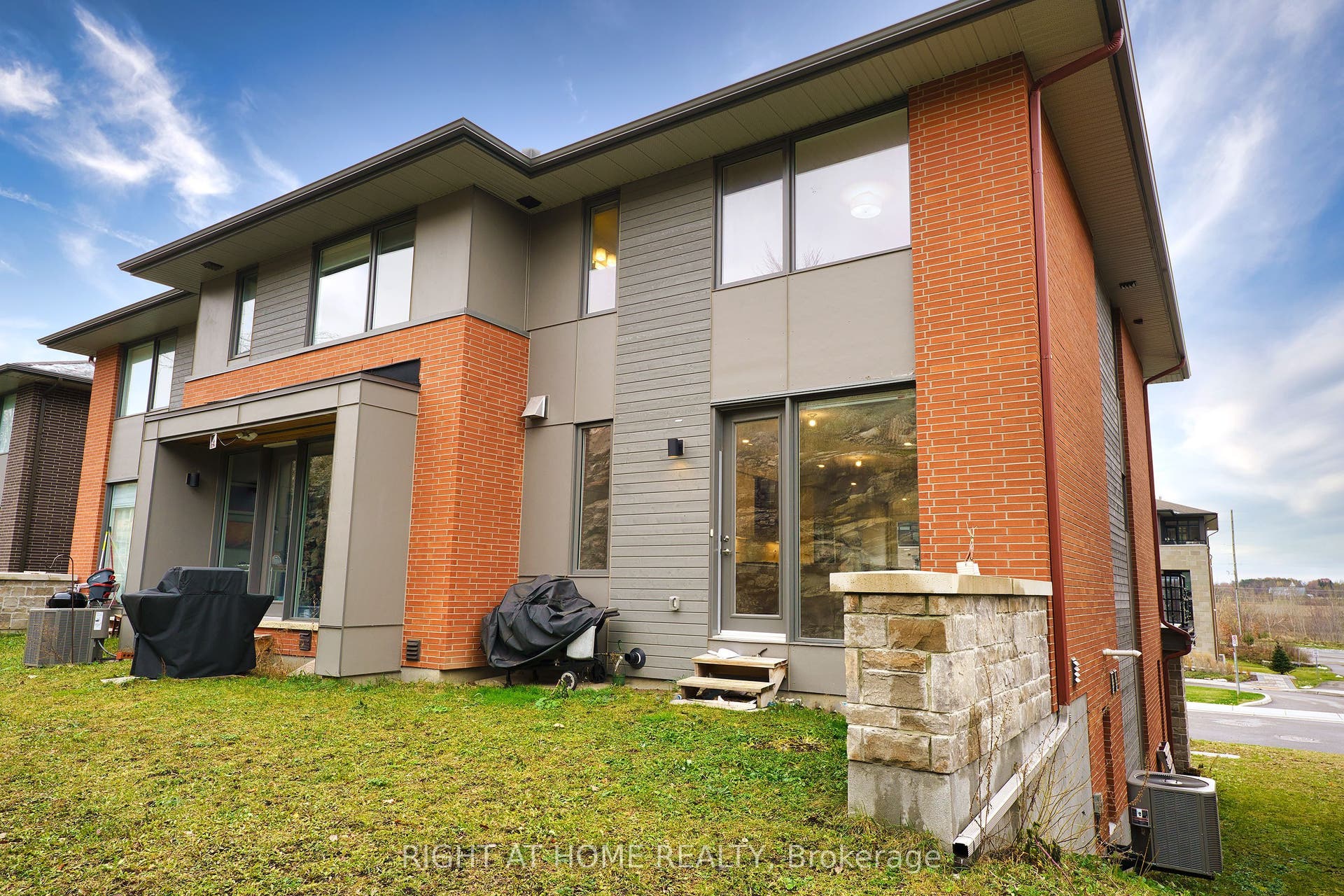 153 BOUNDSTONE Way, Kanata, Ottawa ON K2T 0M5 153 BOUNDSTONE Way, Kanata, Ottawa ON K2T 0M5
