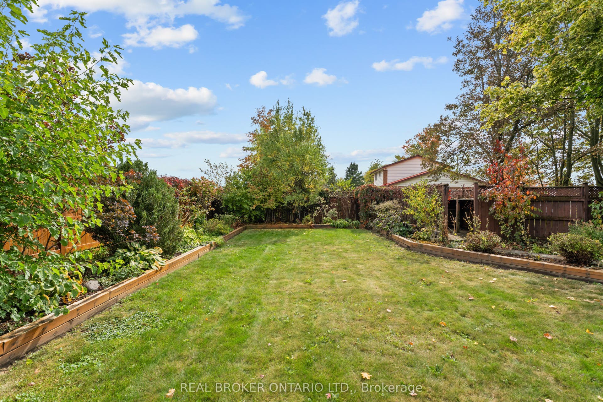804 Pinewood Drive, Peterborough, Peterborough ON K9K 1L4