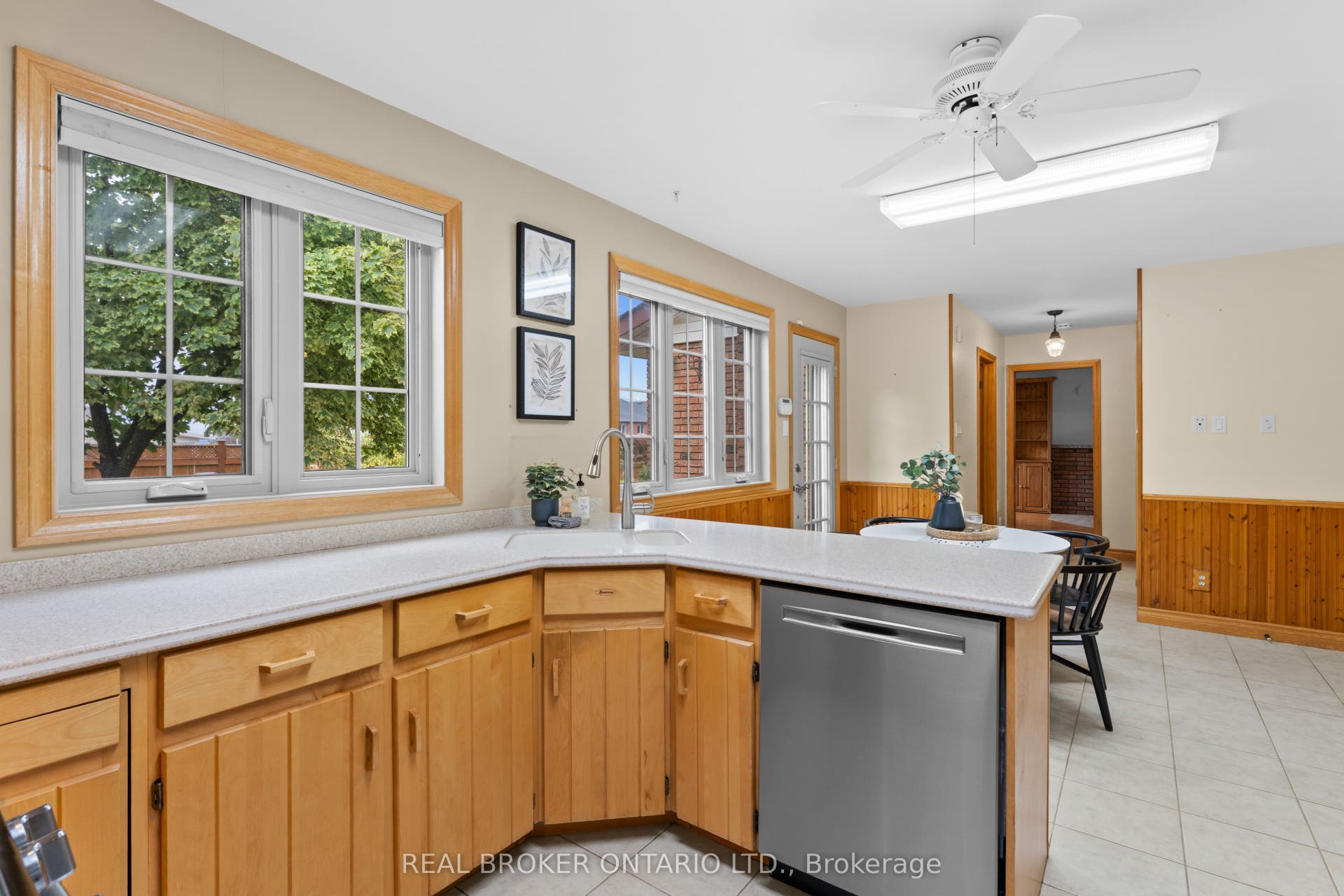 804 Pinewood Drive, Peterborough, Peterborough ON K9K 1L4