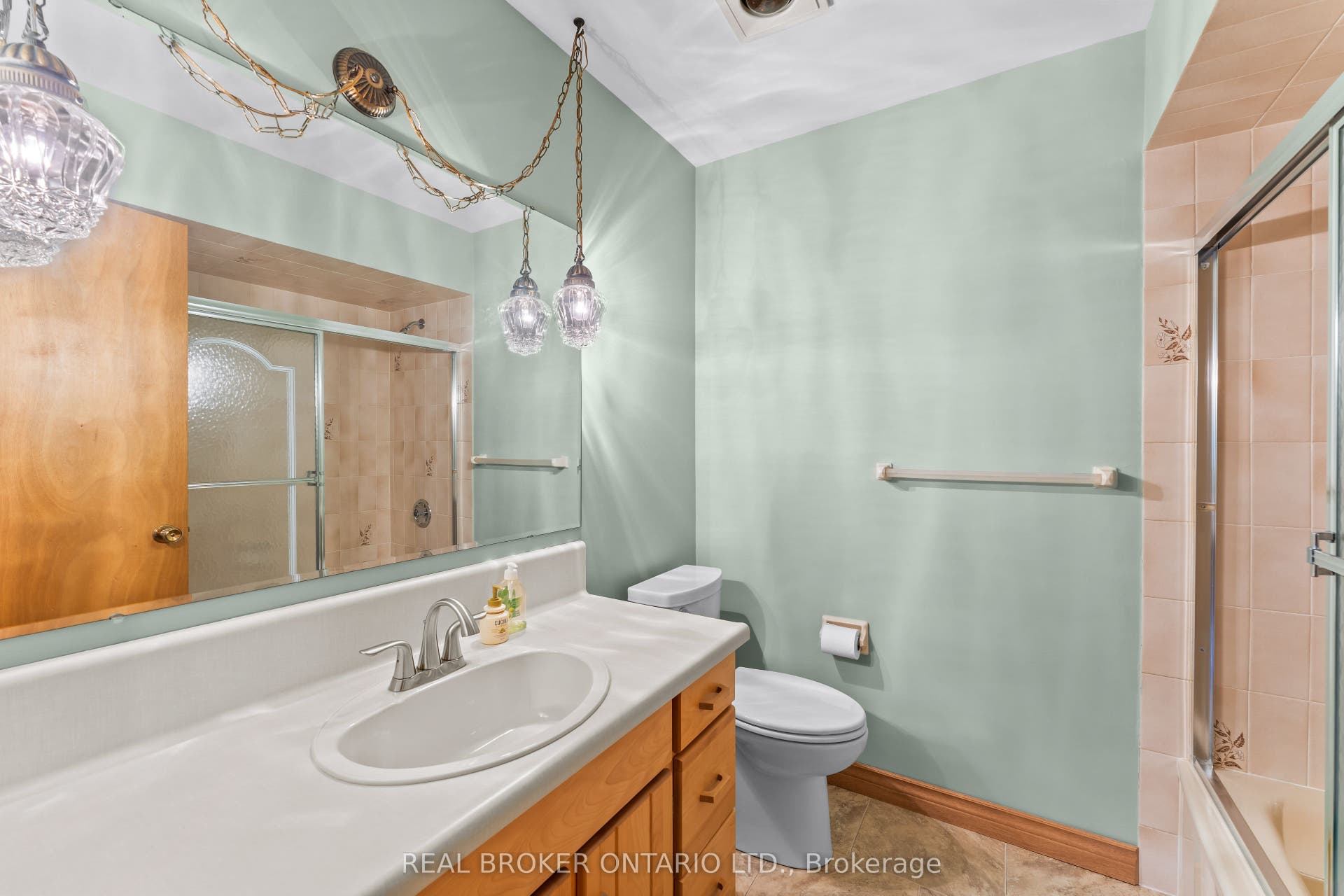 804 Pinewood Drive, Peterborough, Peterborough ON K9K 1L4