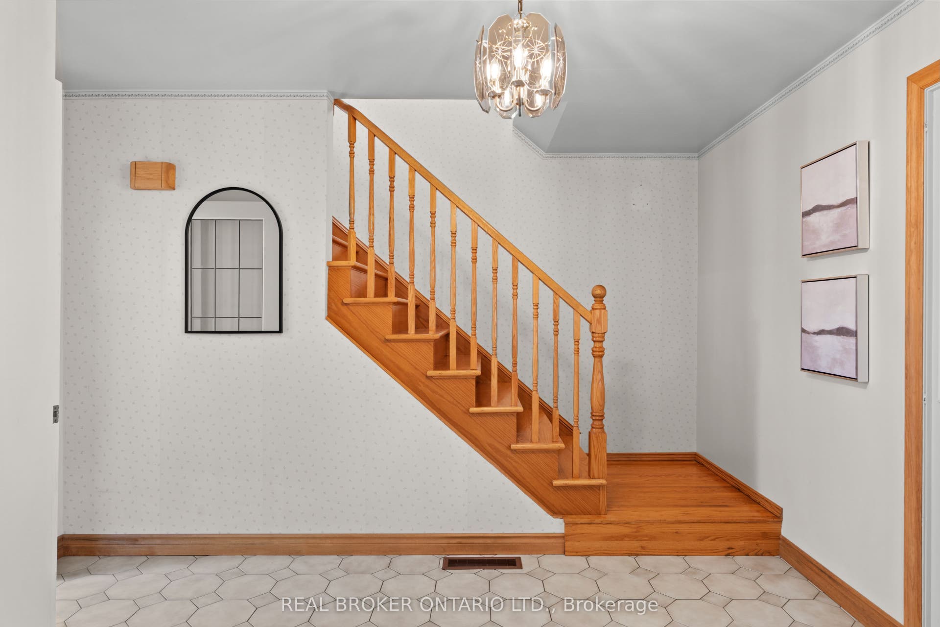 804 Pinewood Drive, Peterborough, Peterborough ON K9K 1L4