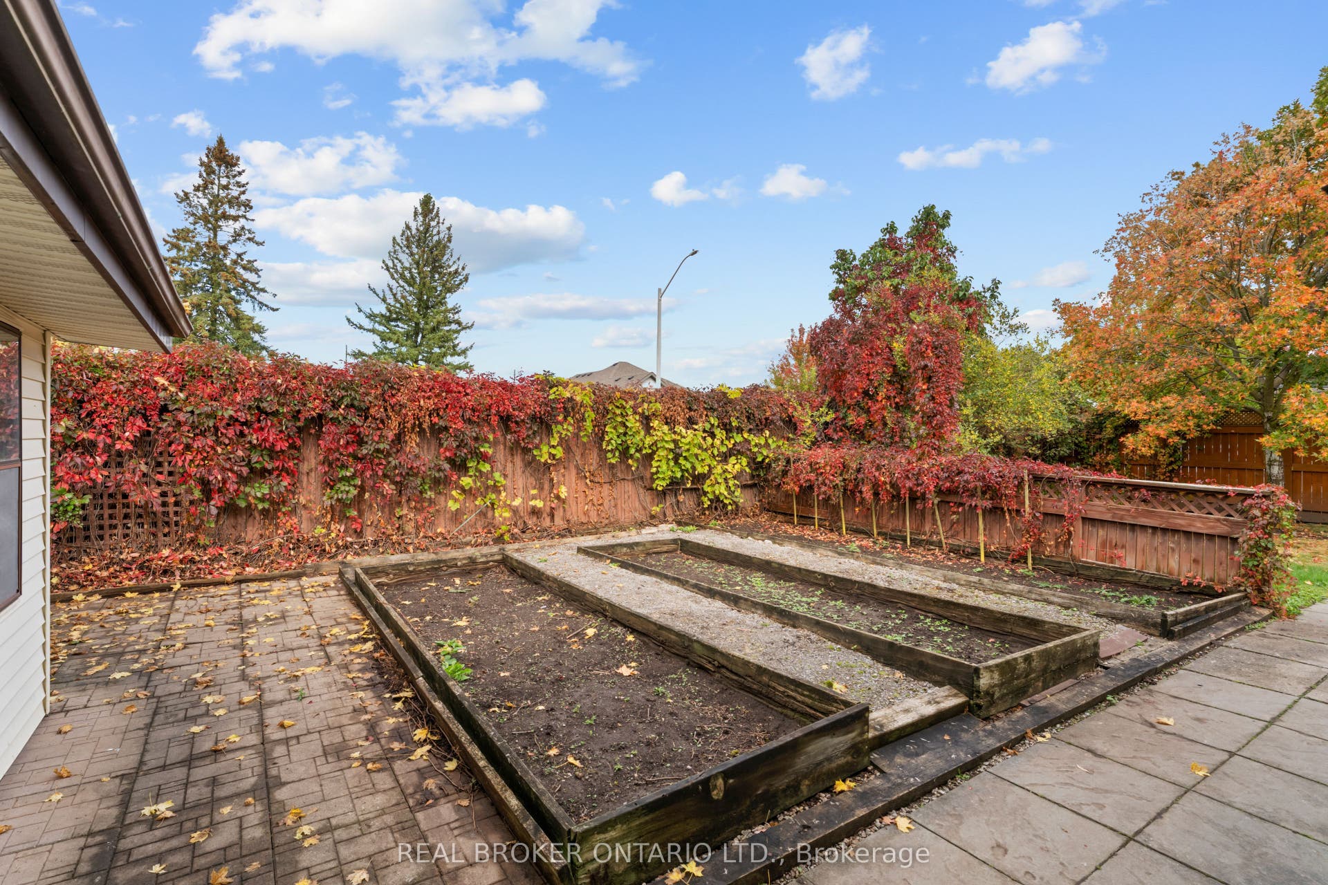 804 Pinewood Drive, Peterborough, Peterborough ON K9K 1L4