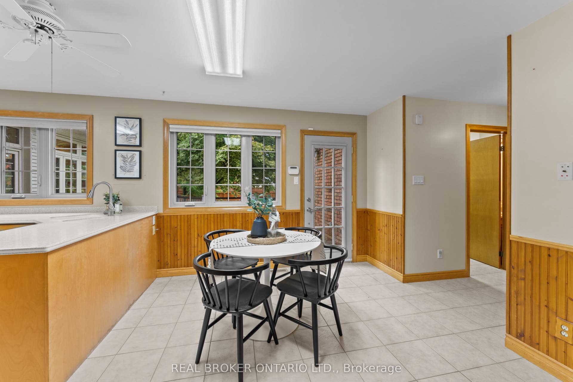 804 Pinewood Drive, Peterborough, Peterborough ON K9K 1L4