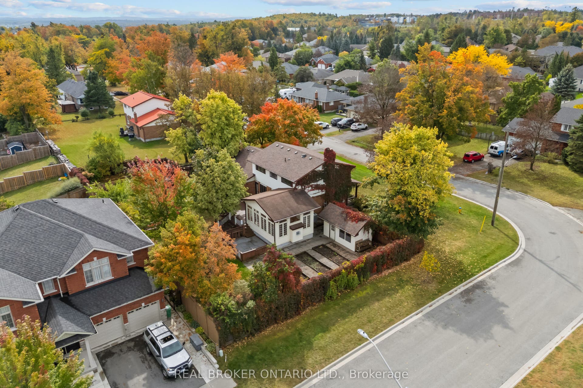 804 Pinewood Drive, Peterborough, Peterborough ON K9K 1L4