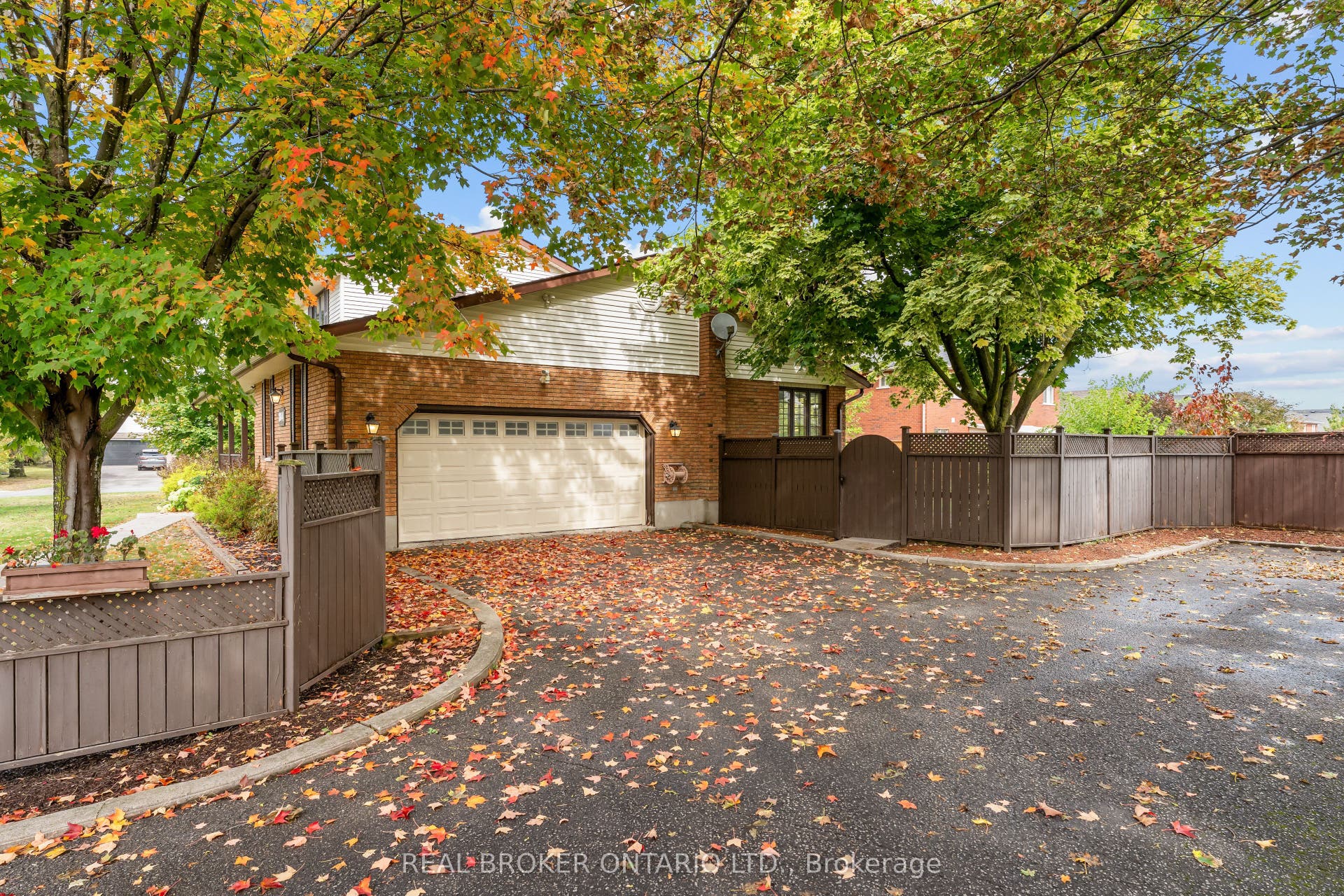 804 Pinewood Drive, Peterborough, Peterborough ON K9K 1L4