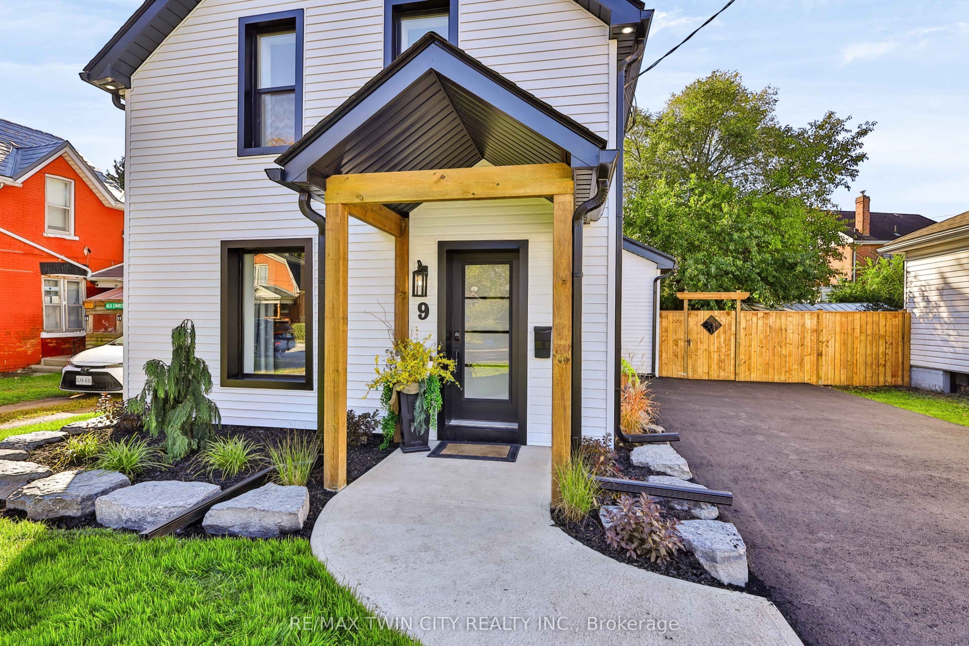 9 Walter Street, Brantford, Brantford ON N3S 1N4