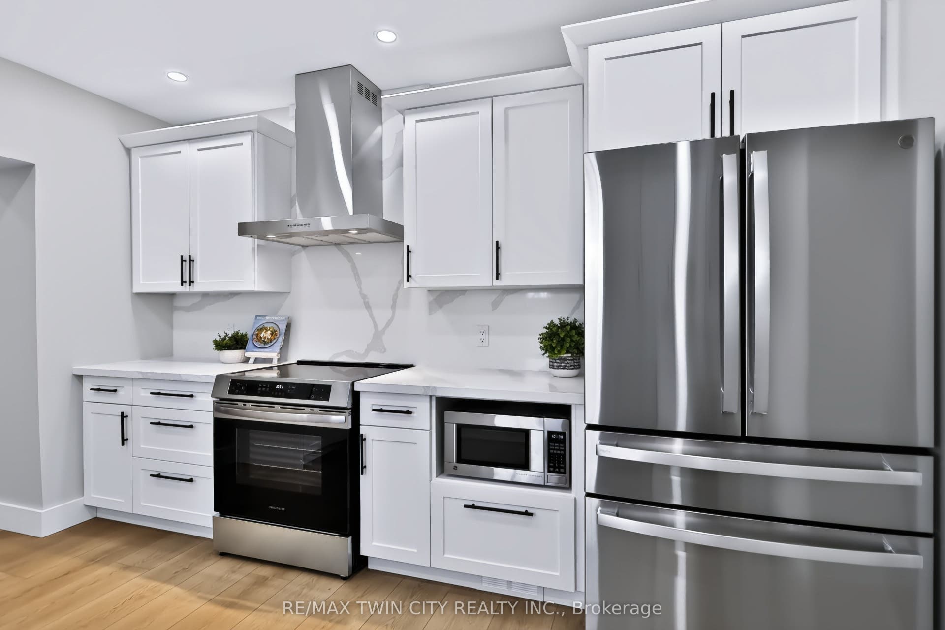 9 Walter Street, Brantford, Brantford ON N3S 1N4