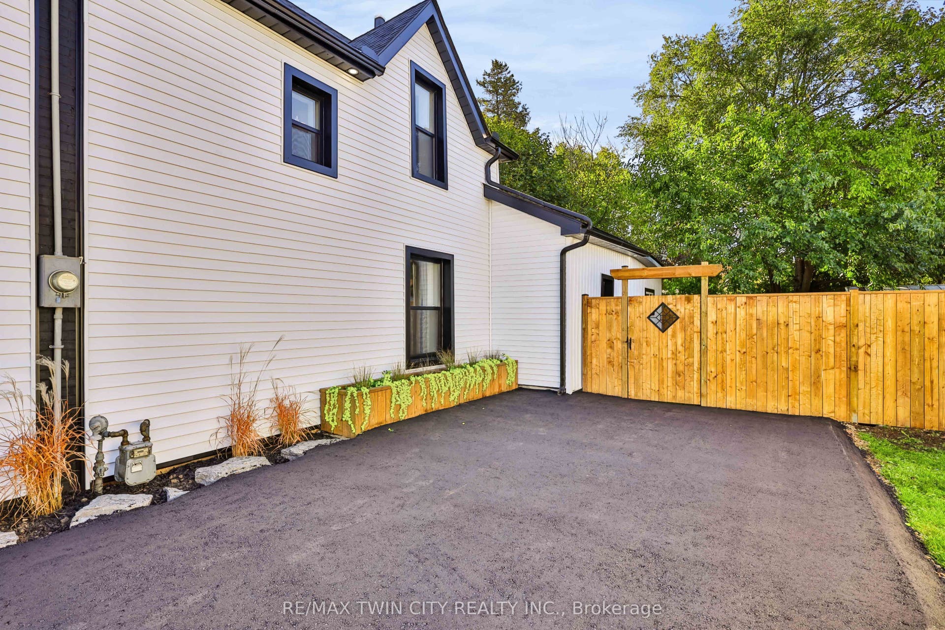 9 Walter Street, Brantford, Brantford ON N3S 1N4