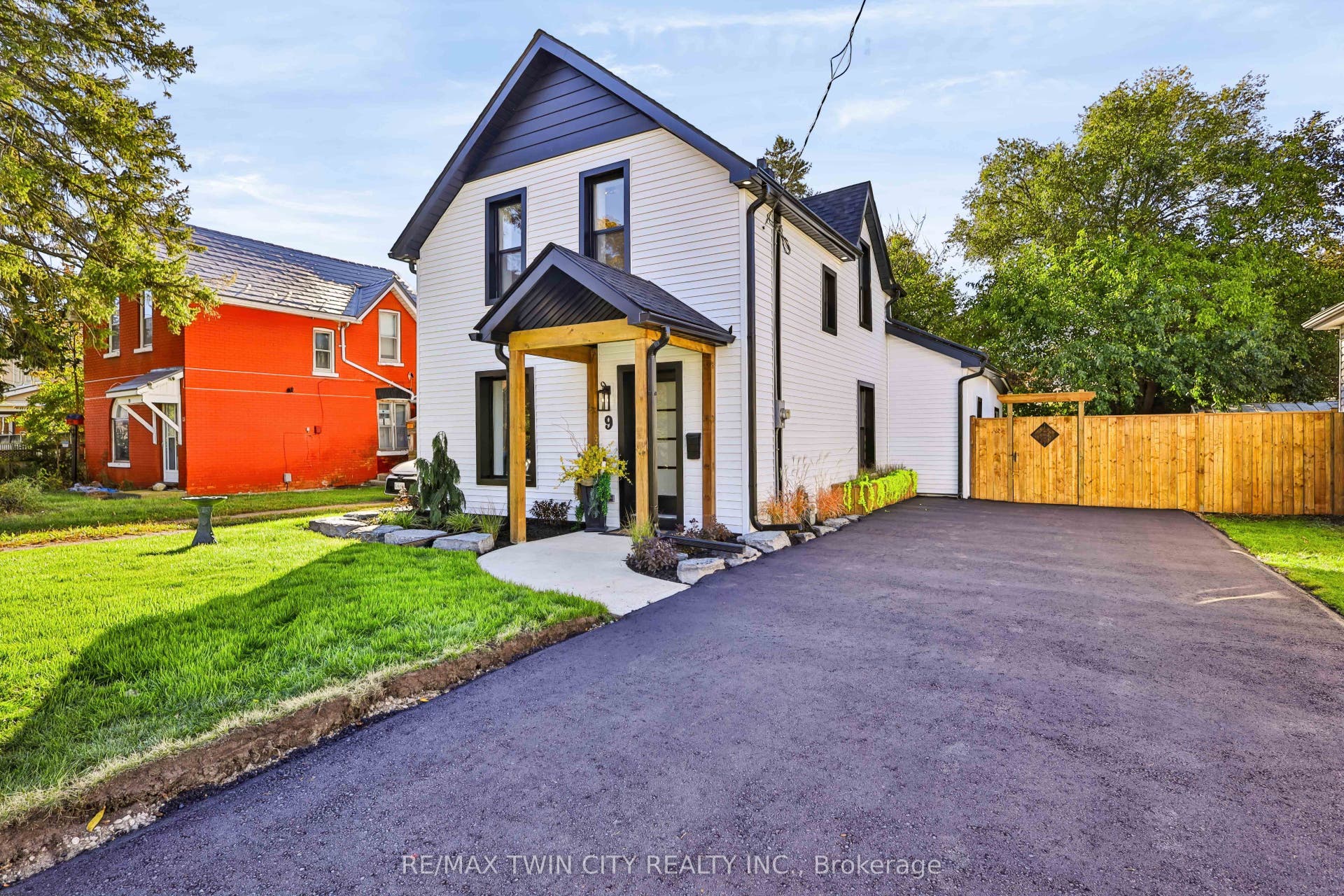 9 Walter Street, Brantford, Brantford ON N3S 1N4