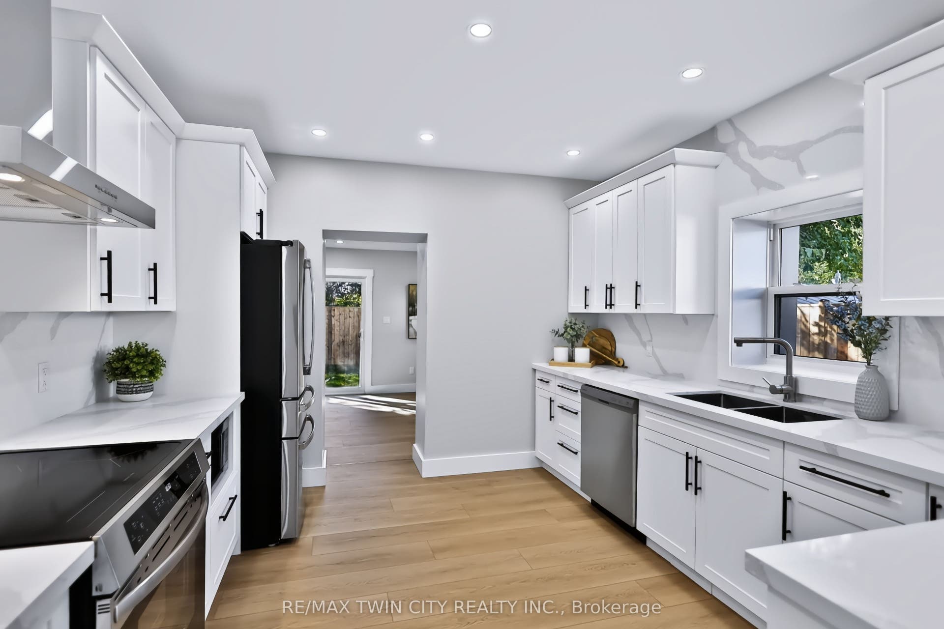 9 Walter Street, Brantford, Brantford ON N3S 1N4