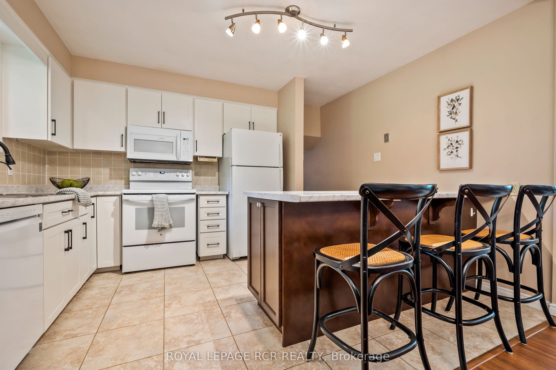 137 White Pine Crescent, Waterloo, Waterloo ON N2V 1B3 137 White Pine Crescent, Waterloo, Waterloo ON N2V 1B3