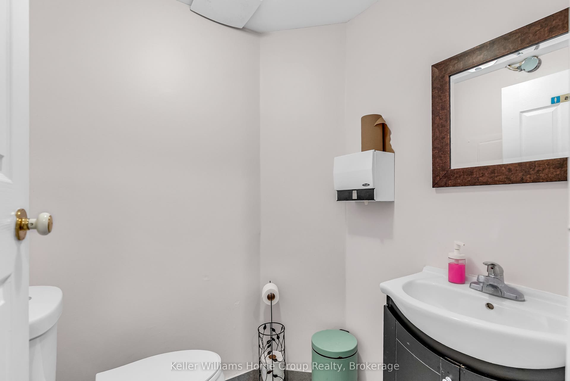 45 Cork Street E, #1B, Guelph, Wellington ON N1H 2Z3 45 Cork Street E, #1B, Guelph, Wellington ON N1H 2Z3