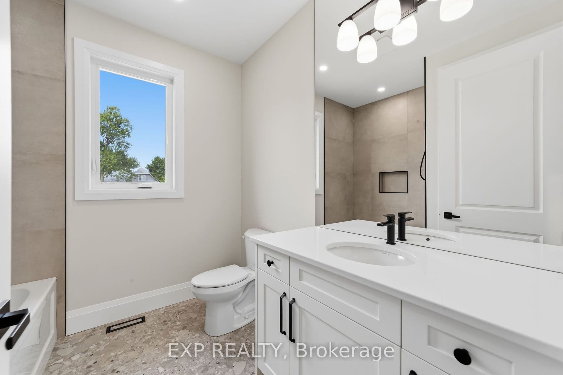 404 Erie Street, Warwick, Lambton ON N0M 2S0