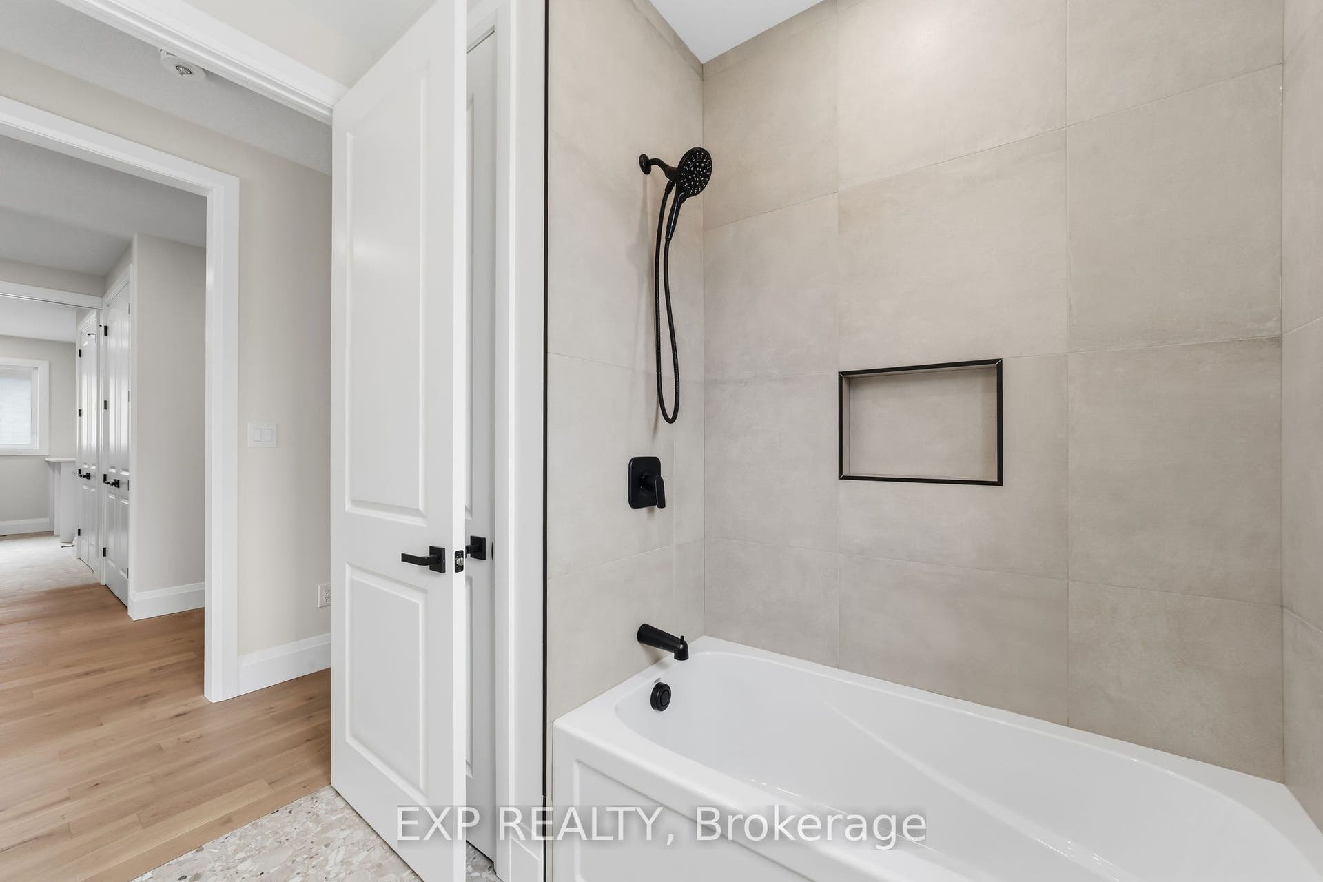 404 Erie Street, Warwick, Lambton ON N0M 2S0