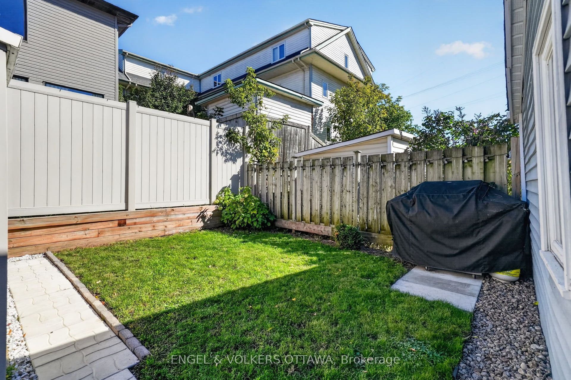319 Savard Avenue, Vanier And Kingsview Park, Ottawa ON K1L 7S1