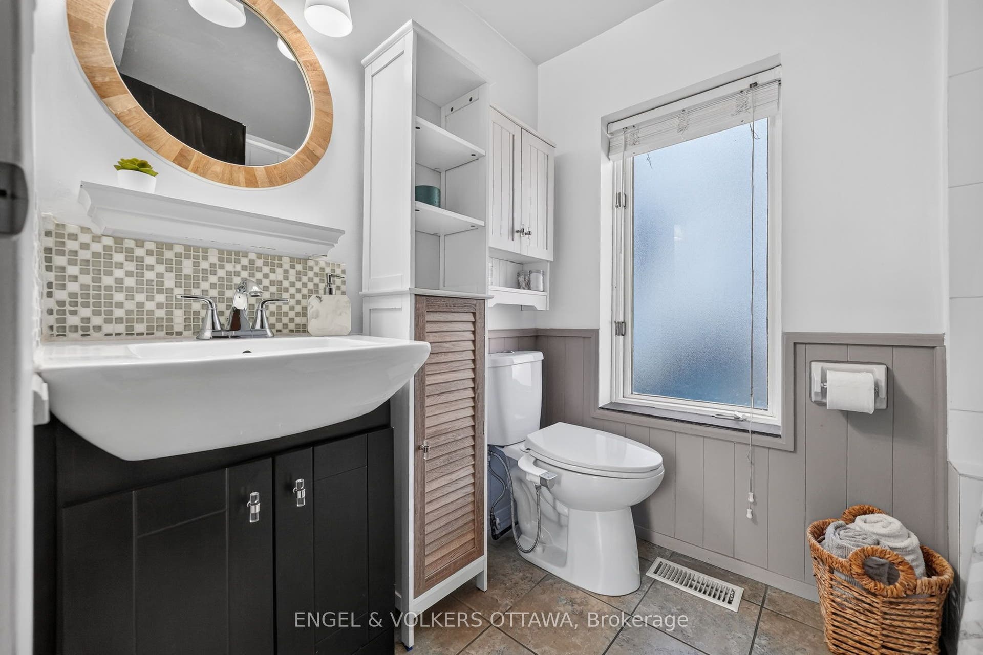 319 Savard Avenue, Vanier And Kingsview Park, Ottawa ON K1L 7S1