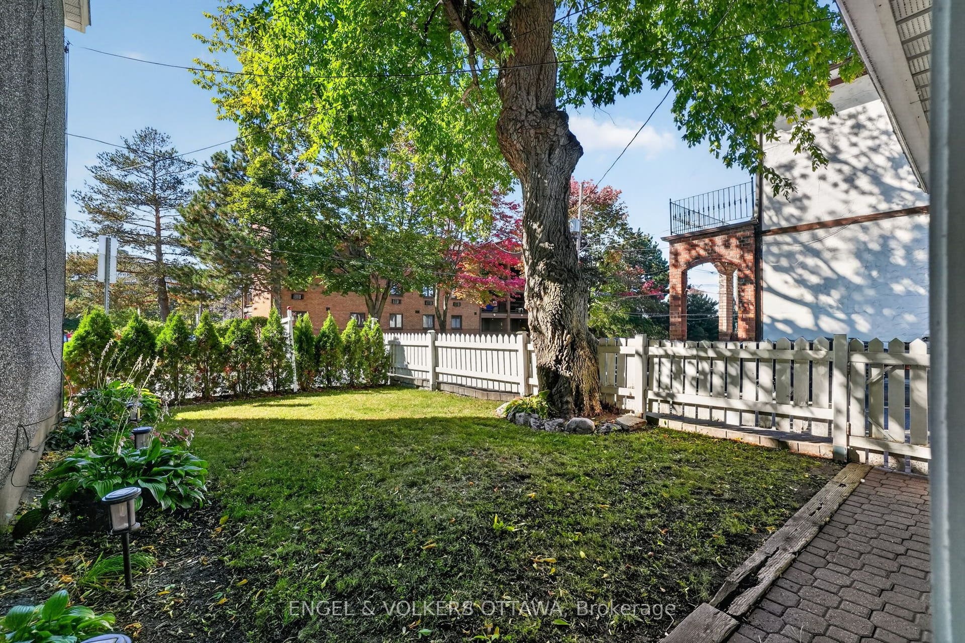 319 Savard Avenue, Vanier And Kingsview Park, Ottawa ON K1L 7S1