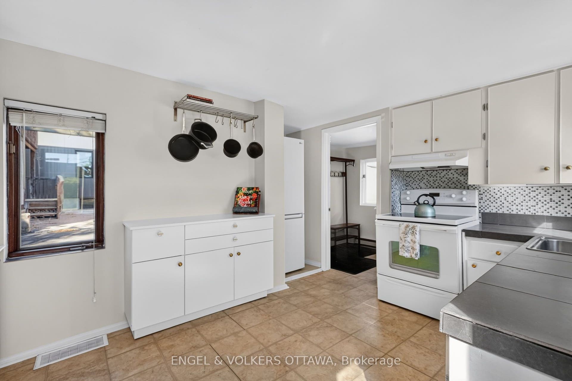 319 Savard Avenue, Vanier And Kingsview Park, Ottawa ON K1L 7S1