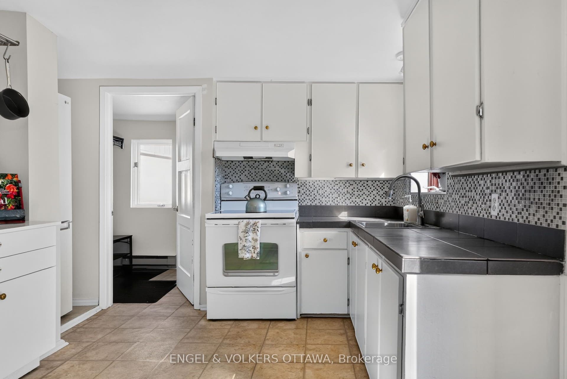 319 Savard Avenue, Vanier And Kingsview Park, Ottawa ON K1L 7S1