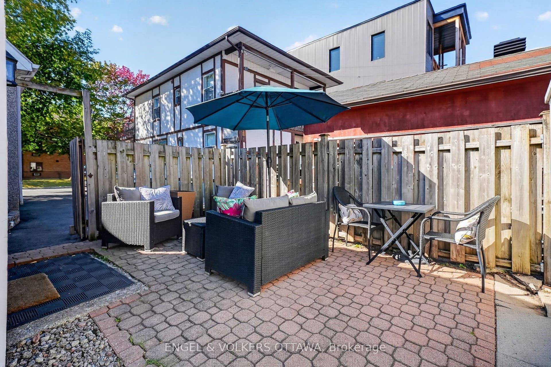 319 Savard Avenue, Vanier And Kingsview Park, Ottawa ON K1L 7S1