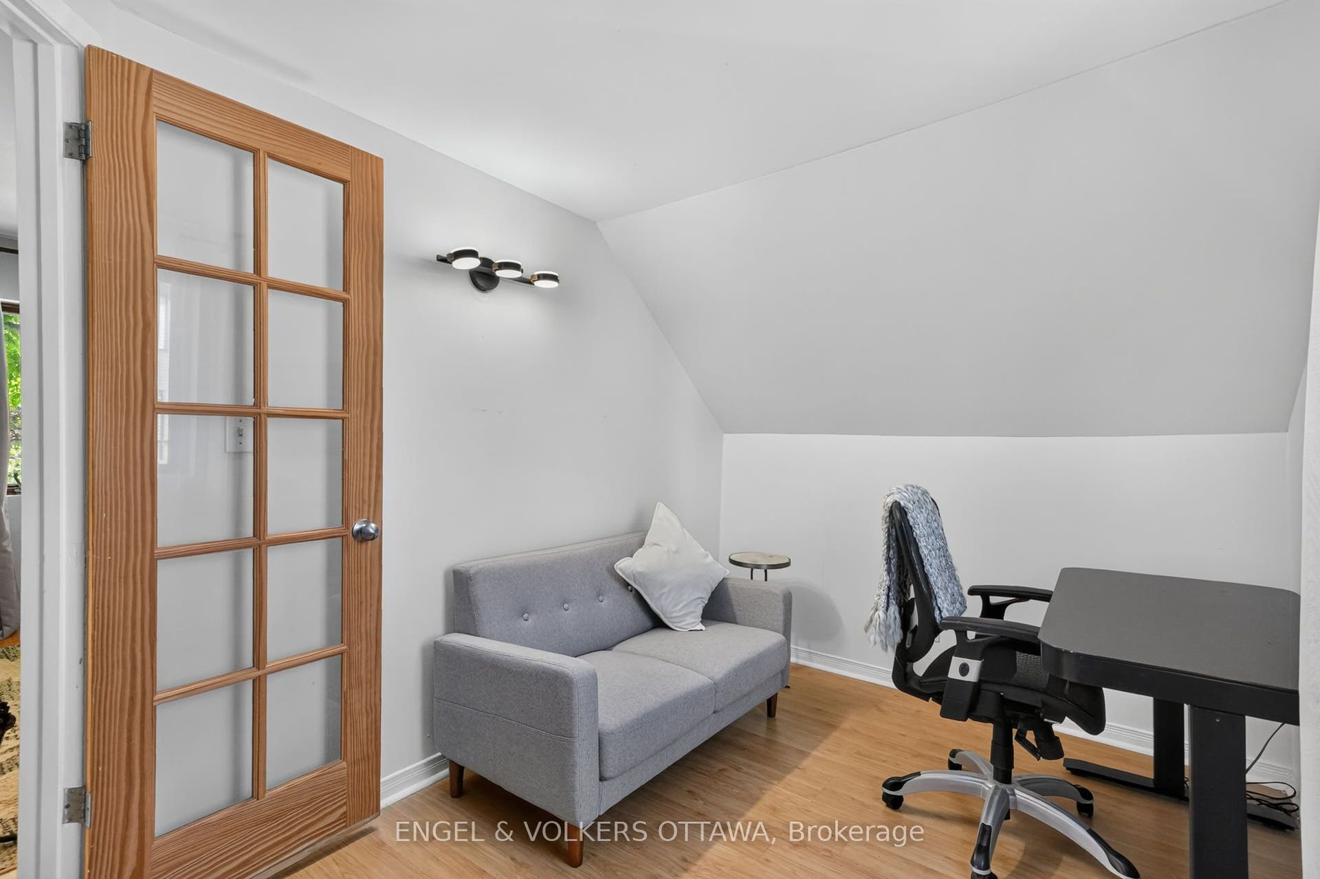 319 Savard Avenue, Vanier And Kingsview Park, Ottawa ON K1L 7S1