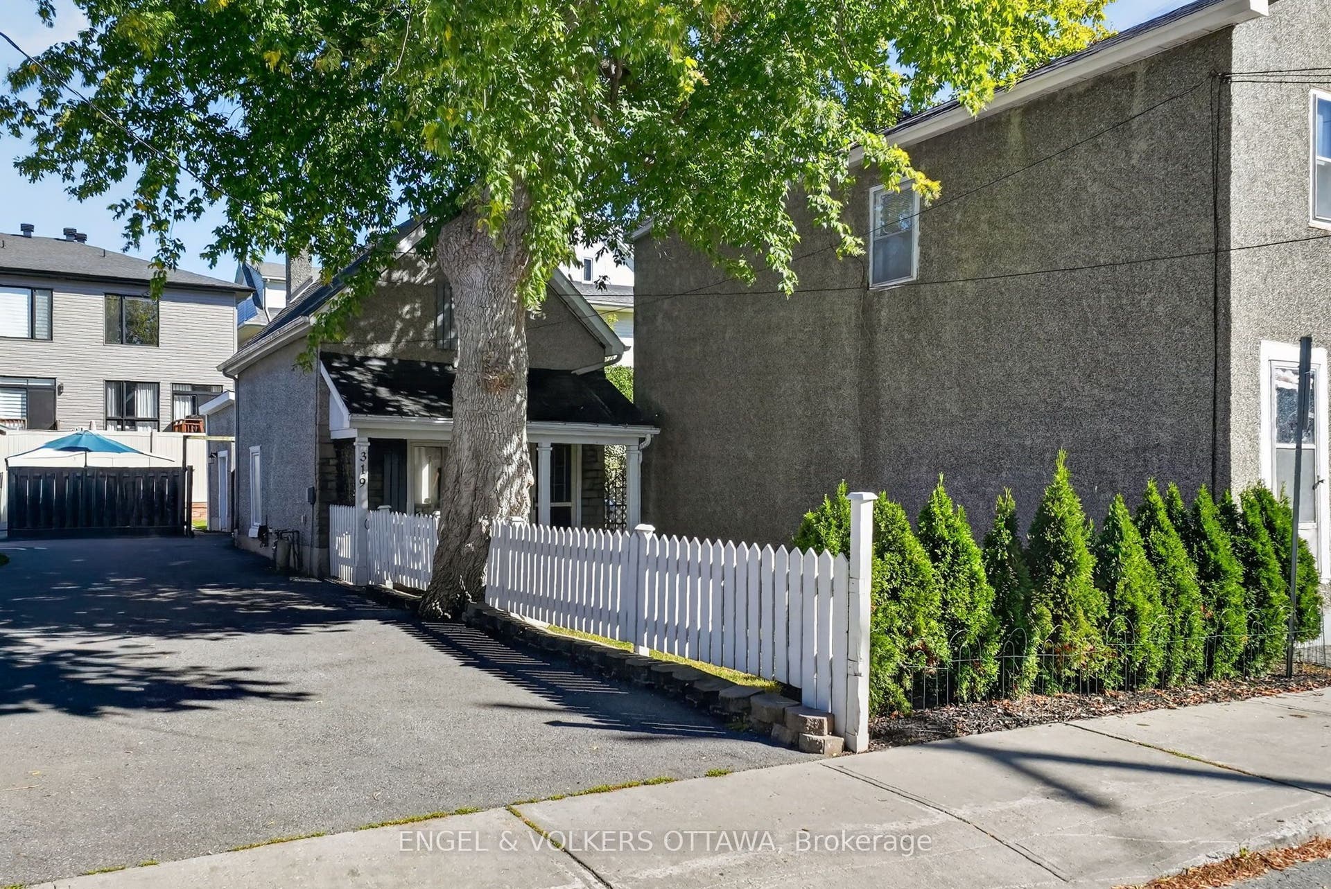 319 Savard Avenue, Vanier And Kingsview Park, Ottawa ON K1L 7S1