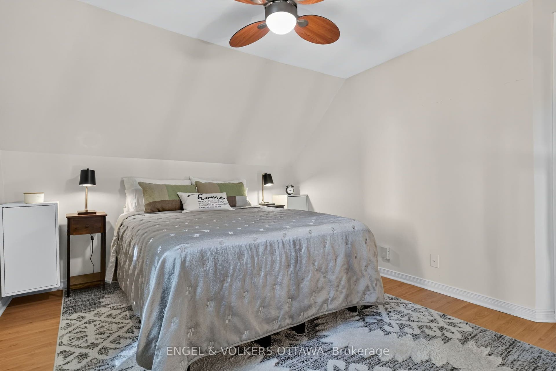 319 Savard Avenue, Vanier And Kingsview Park, Ottawa ON K1L 7S1