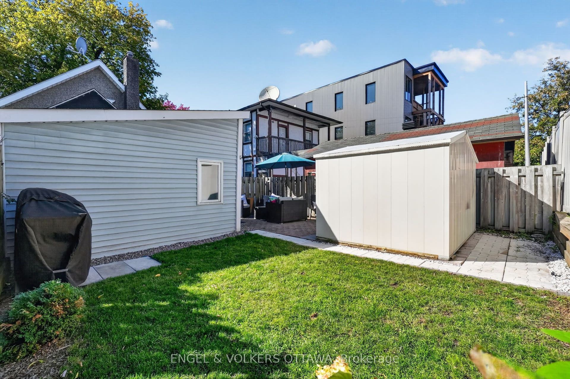 319 Savard Avenue, Vanier And Kingsview Park, Ottawa ON K1L 7S1