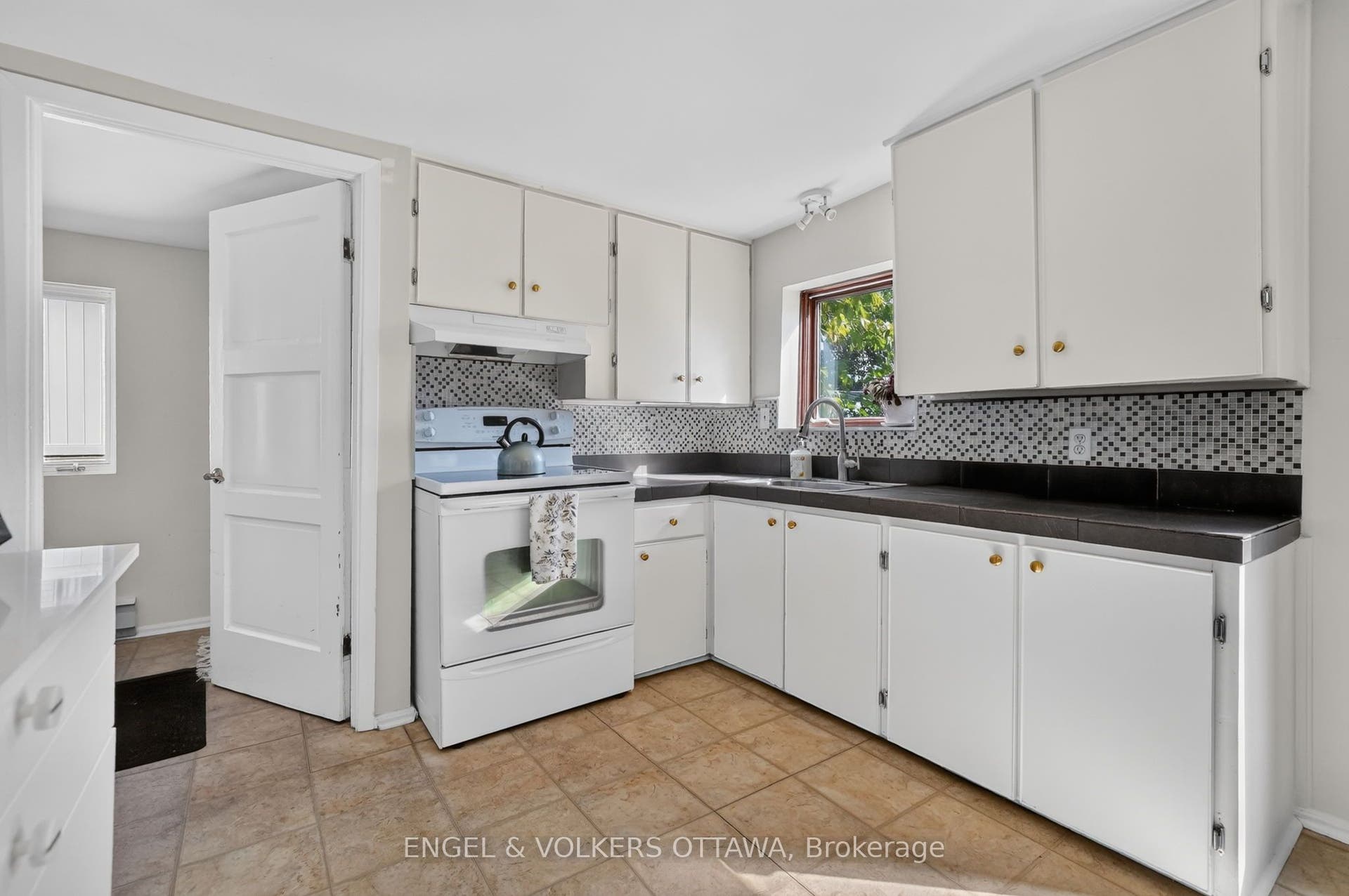 319 Savard Avenue, Vanier And Kingsview Park, Ottawa ON K1L 7S1