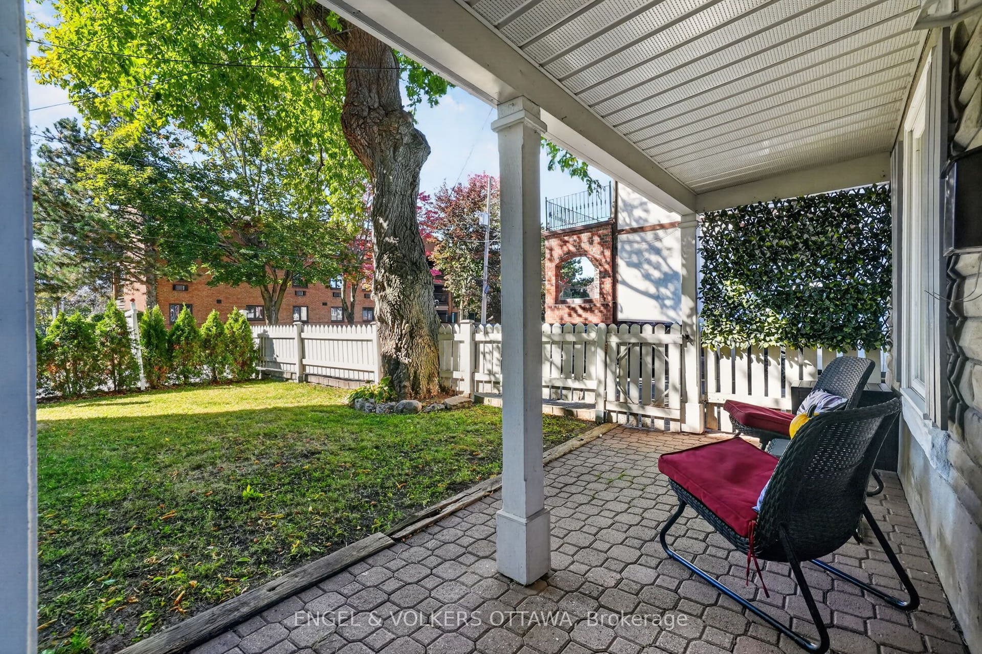 319 Savard Avenue, Vanier And Kingsview Park, Ottawa ON K1L 7S1