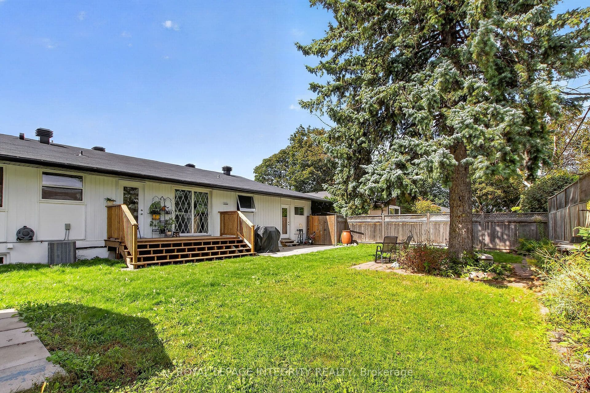 1213 Mcwatters Road, Parkway Park - Queensway Terrace S And Area, Ottawa ON K2C 3E7 1213 Mcwatters Road, Parkway Park - Queensway Terrace S And Area, Ottawa ON K2C 3E7