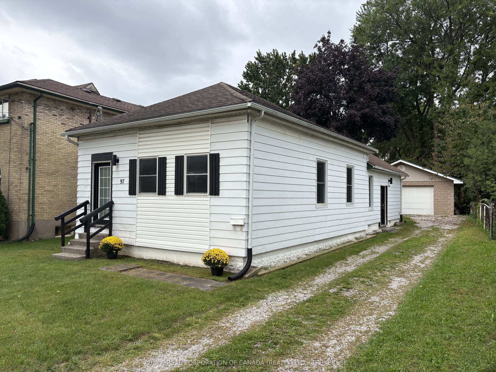 97 Chesley Avenue, London East, Middlesex ON N5Z 2C3