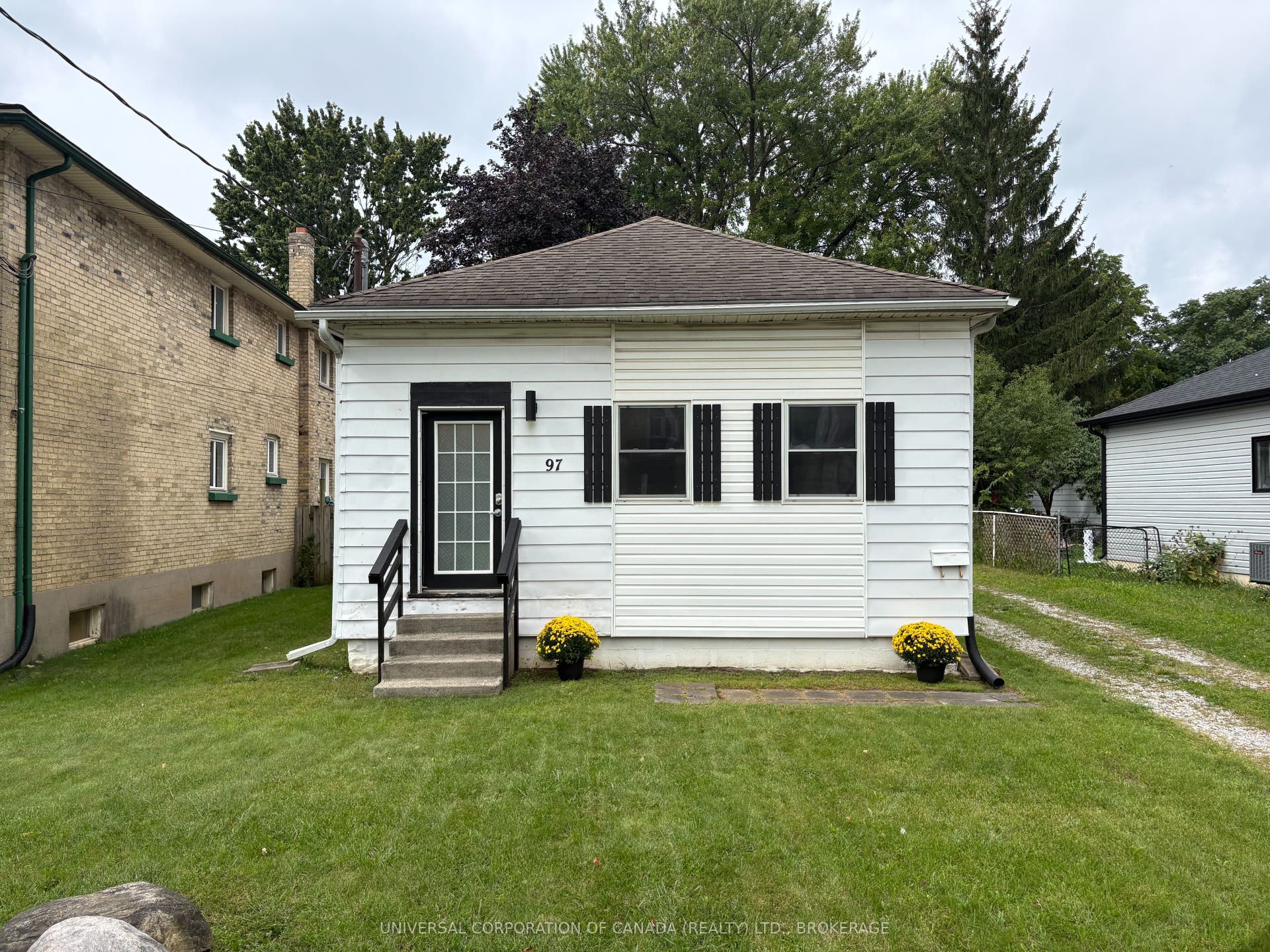 97 Chesley Avenue, London East, Middlesex ON N5Z 2C3
