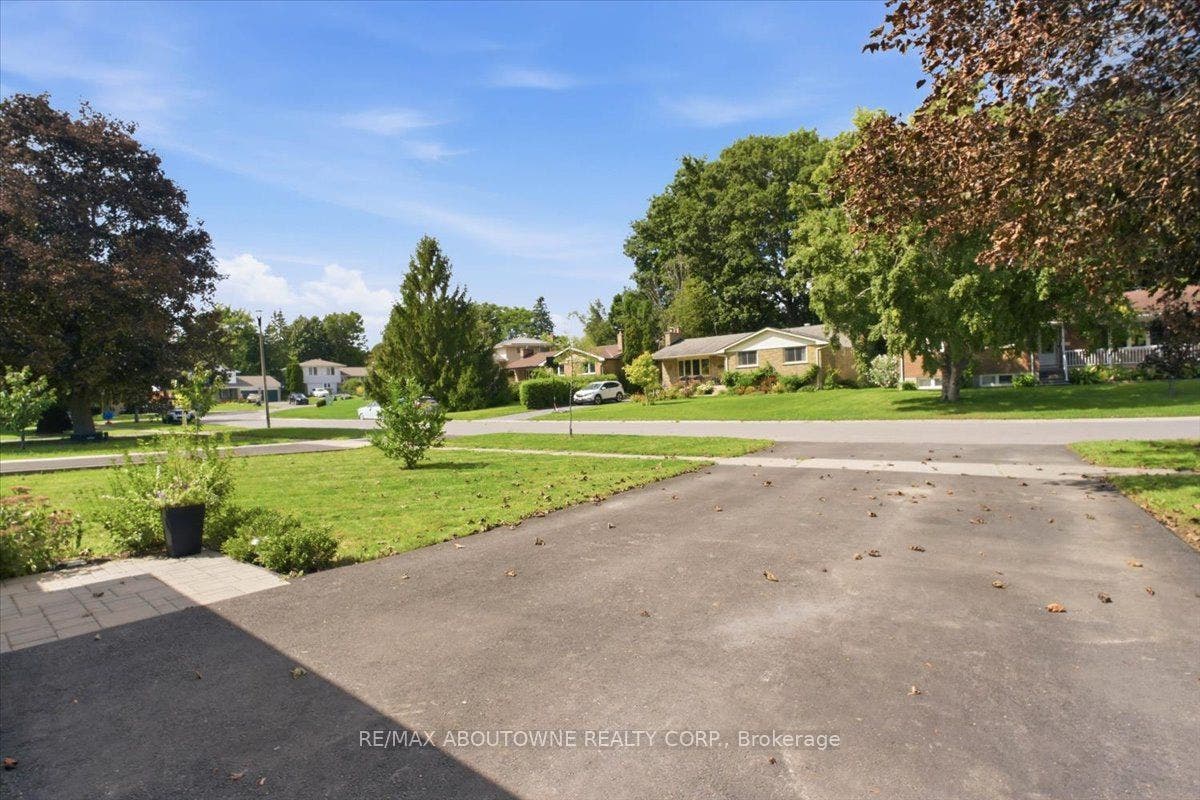 943 Mayfair Crescent, Kingston, Frontenac ON K7M 5S5 943 Mayfair Crescent, Kingston, Frontenac ON K7M 5S5