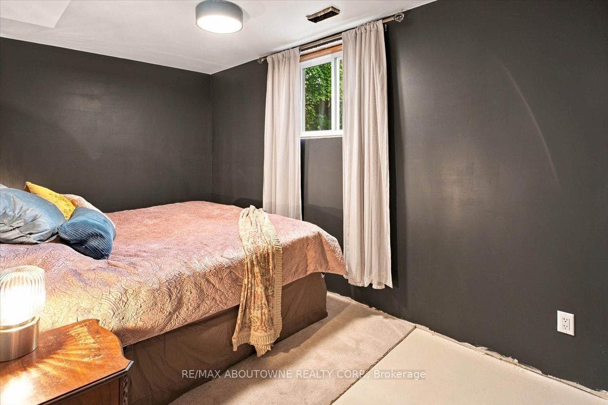 943 Mayfair Crescent, Kingston, Frontenac ON K7M 5S5 943 Mayfair Crescent, Kingston, Frontenac ON K7M 5S5