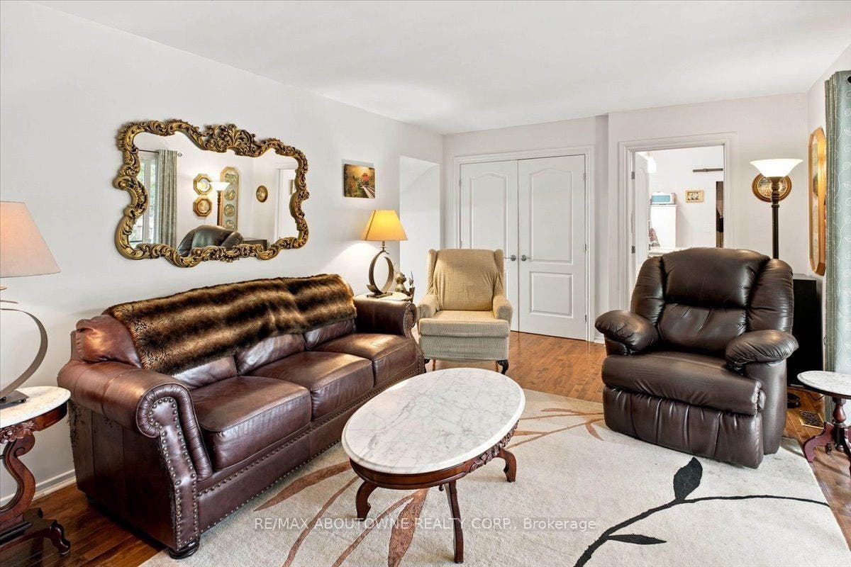 943 Mayfair Crescent, Kingston, Frontenac ON K7M 5S5 943 Mayfair Crescent, Kingston, Frontenac ON K7M 5S5