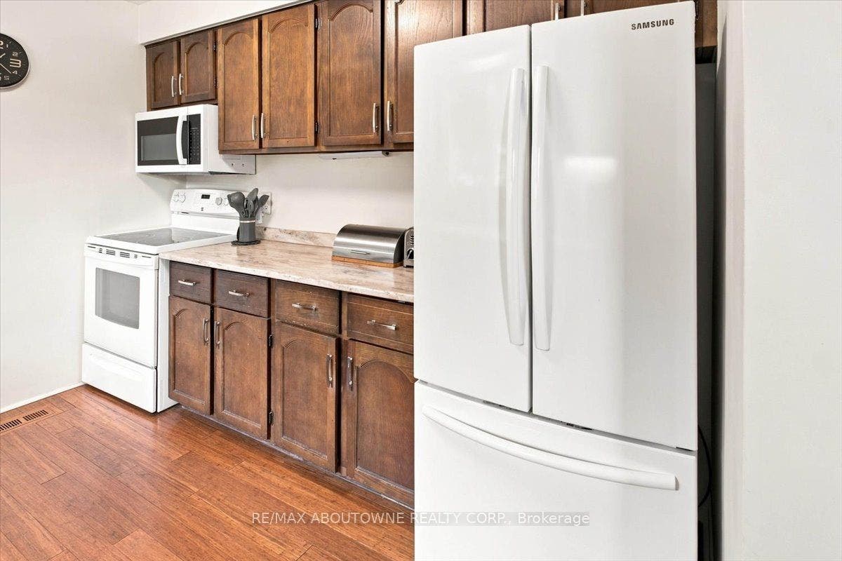 943 Mayfair Crescent, Kingston, Frontenac ON K7M 5S5 943 Mayfair Crescent, Kingston, Frontenac ON K7M 5S5